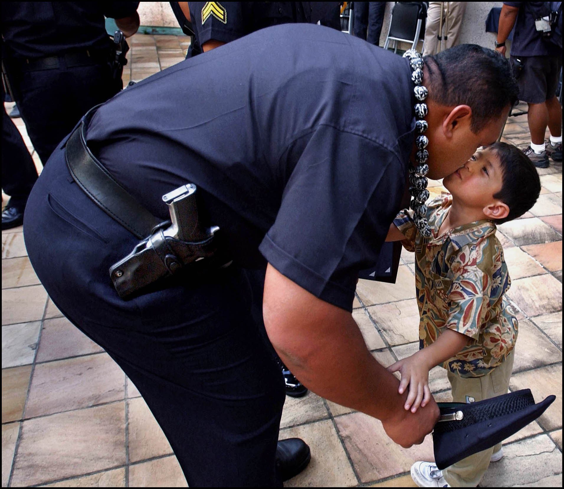 'Cop Kiss' Honolulu, Hawaii 2007